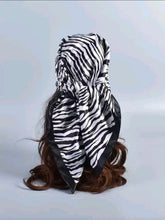 Load image into Gallery viewer, Parii Scarf
